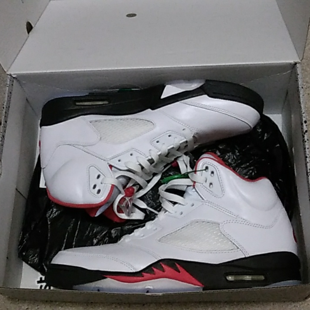 Air Jordan 5 retro size 10.5 in white w/red